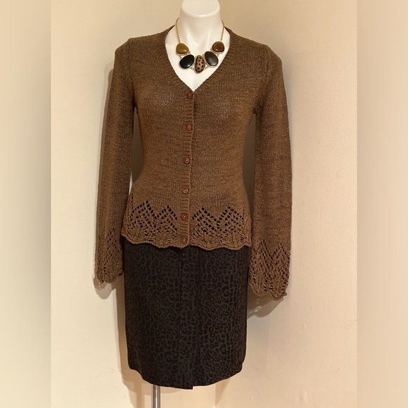 Ann Taylor Brown & Black Animal Print. Split In Back. Closure Zip In BackSz 4P - Picture 2 of 12